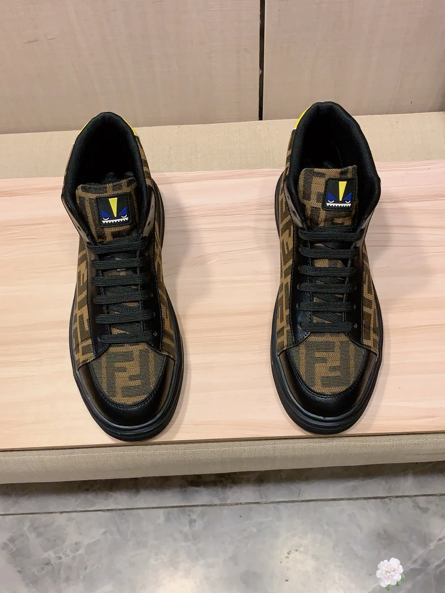 High-top men's shoes 💰442💰💰🎩🎩[Lightning][Lightning] "FENDI*" latest • popular casual shoes, top brand [Seduce] luxury~purchase, top-quality~. [Strong] The upper is made of imported breathable cowhide with fabric material ➕ Breathable sheepskin feet (•) and fine workmanship. The original stylish and stylish soft rubber wear-resistant and non-slip outsole is light and comfortable on the feet. The real thing looks better when taken in real life. 111: code: 38-44, 2️⃣ colors selected